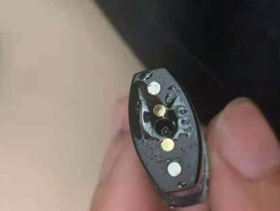 电子菸漏油实拍图